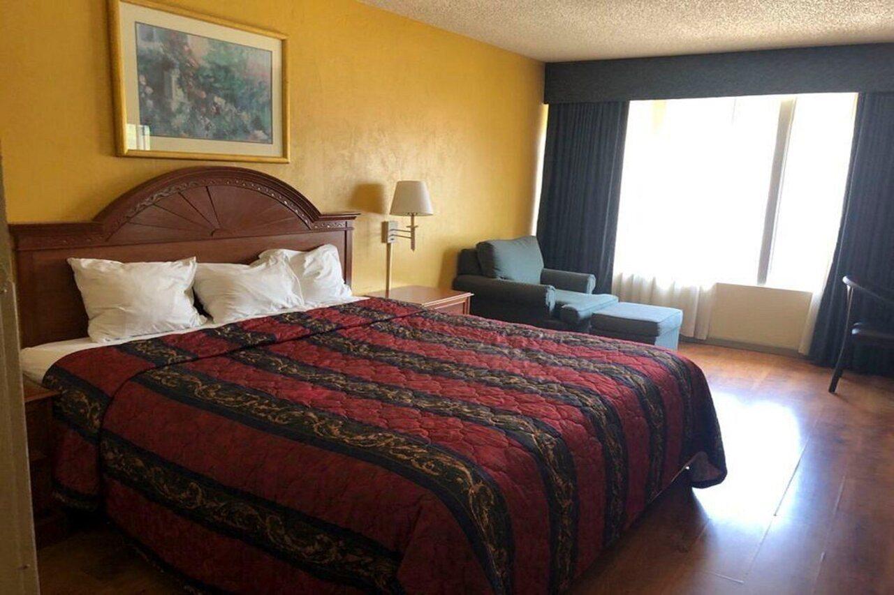 Oyo Hotel Tulsa I-44 Midtown Buitenkant foto