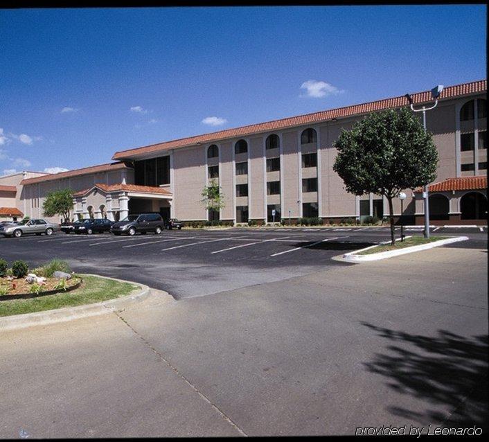 Oyo Hotel Tulsa I-44 Midtown Buitenkant foto
